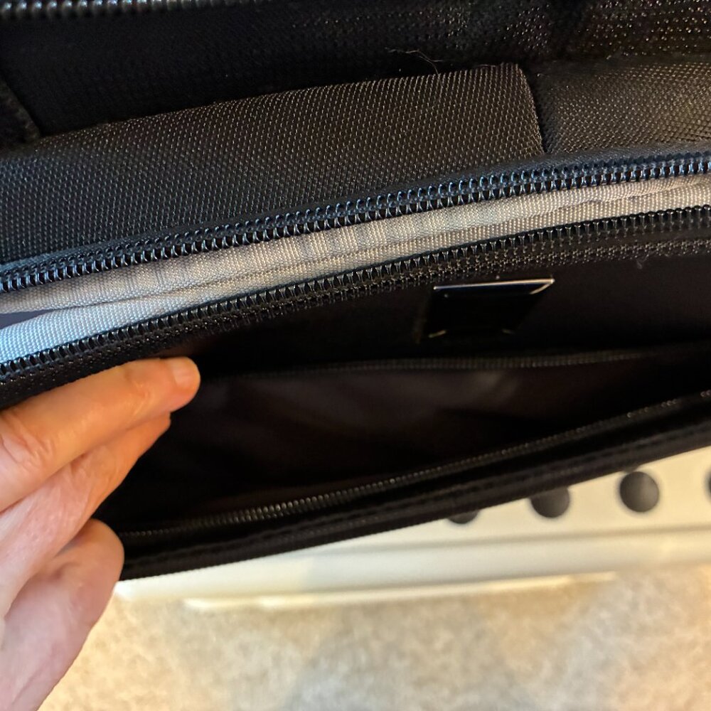 Travelpro Maxlite 5 Softside Lightweight CarryOn Tote, Overnight Weekender Bag - Picture 12 of 16